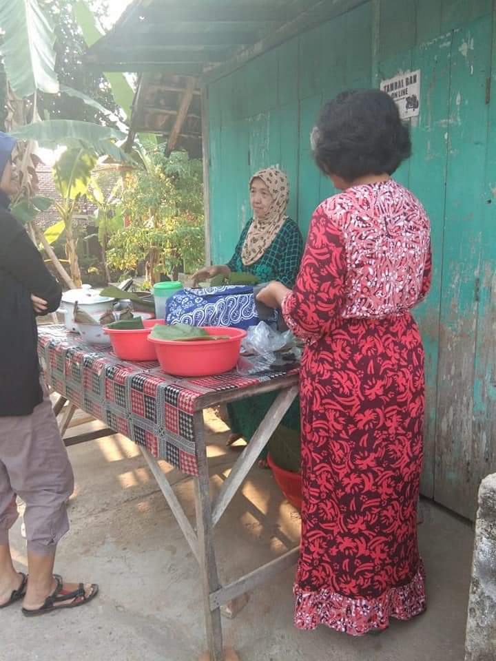 Nasi Pecel Bungkus Daun Jati