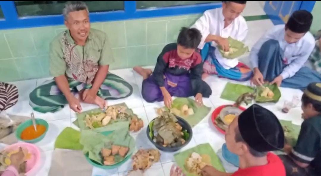 Serunya Lebaran Ketupat di Bangilan