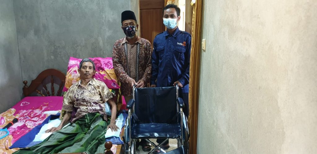 Kursi Roda Untuk Bapak Mamik